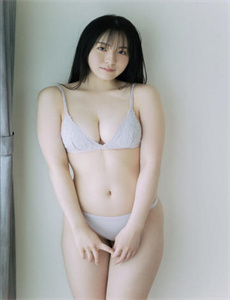 《被两个男人帮在床上舔》