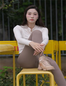 《女秀才》