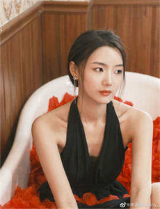 《韩国美女丝袜一区二区》